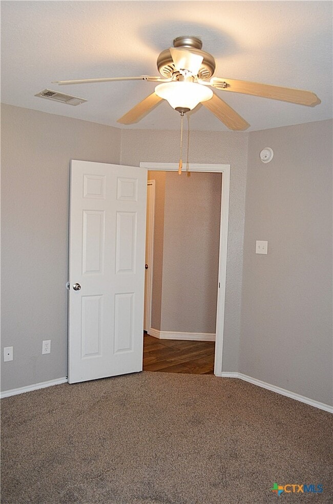 Building Photo - 423 Reservation Dr