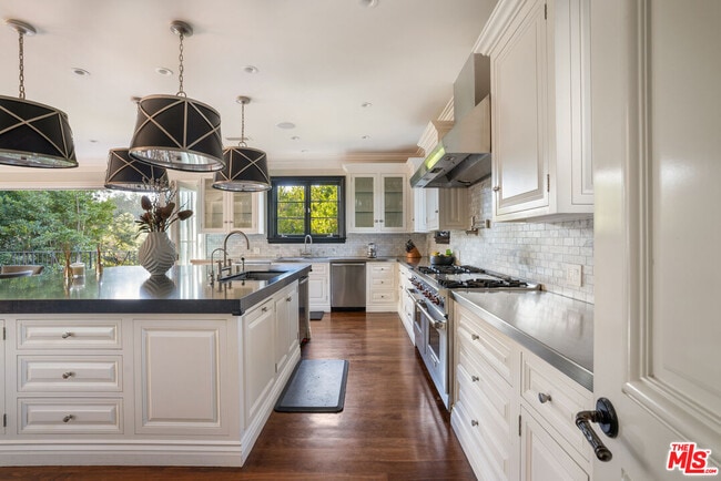 Building Photo - 10847 Bellagio Rd