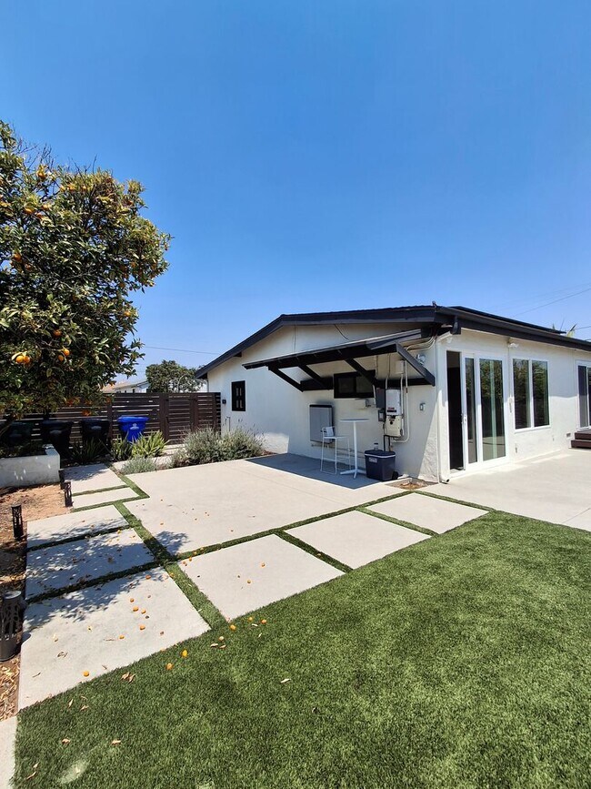 Building Photo - Beautifully Renovated Home with 2-Car Gara...