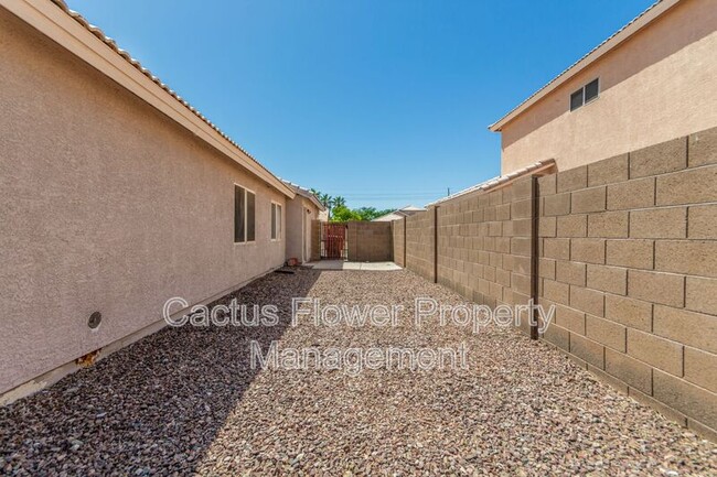 Building Photo - 308 W Liberty Ln
