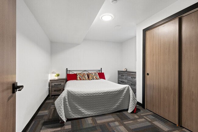 Building Photo - 2804 W Spencer St