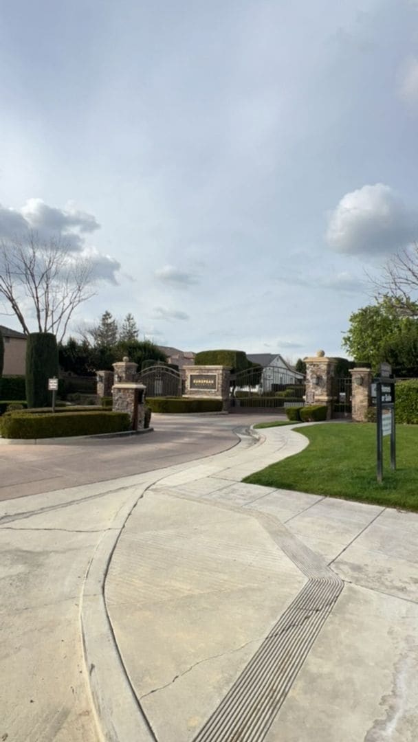 Building Photo - 714 W Riviera Ln