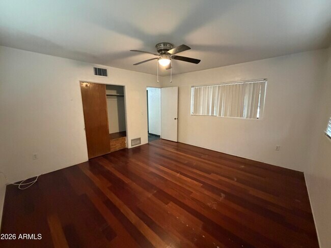 Building Photo - 1725 S Sierra Vista Dr