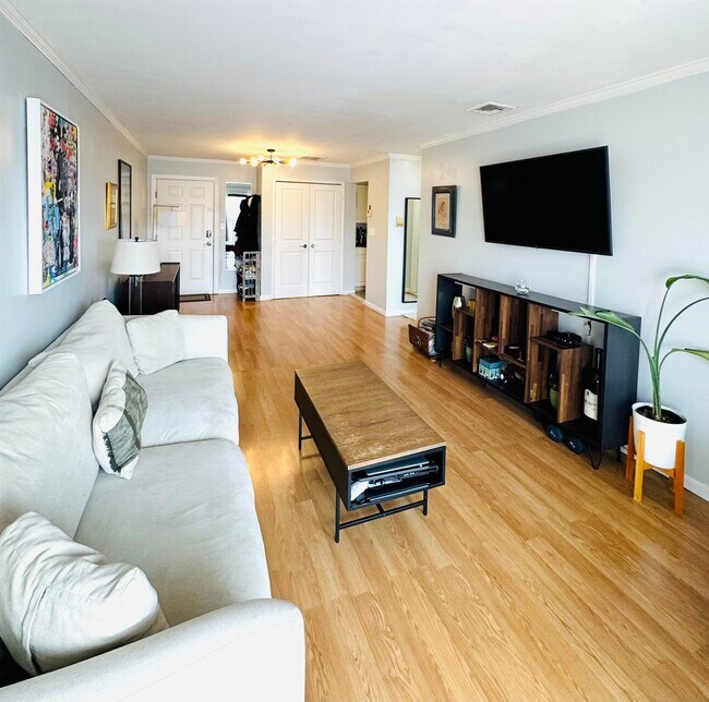 Building Photo - 603 55th St