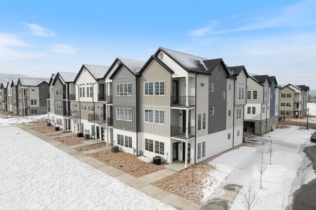 Building Photo - 1804 Sawmill Blvd E