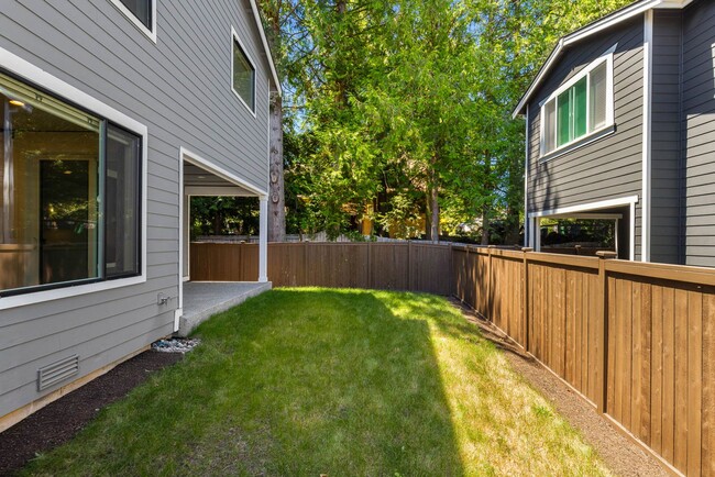 Building Photo - Newer Construction in Avenwood | 5BR Home Near Sammamish Commons