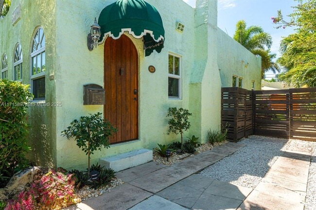 Building Photo - 822 Flamingo Dr