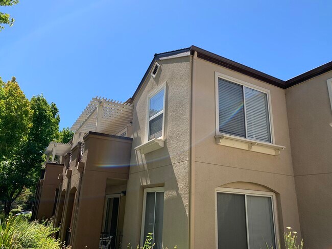 Building Photo - 676 Encore Way