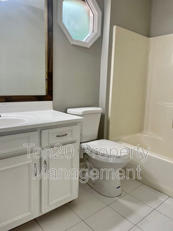 Building Photo - 2521 Lacey Oak Ct