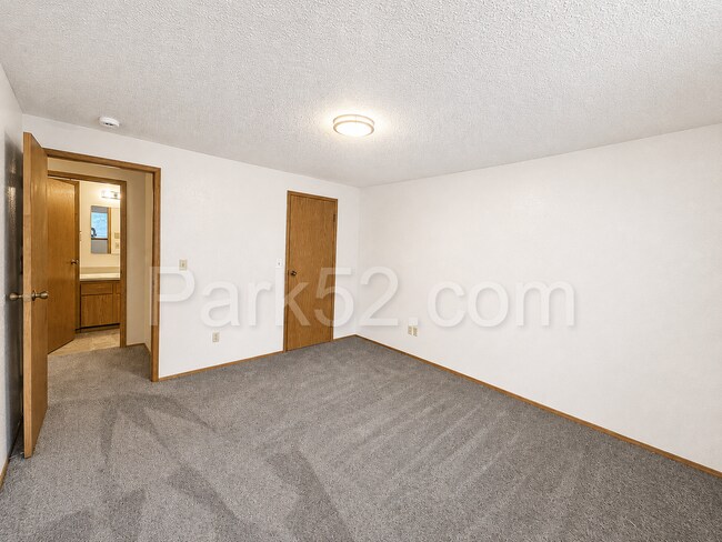 Building Photo - 5001 S Orchard St
