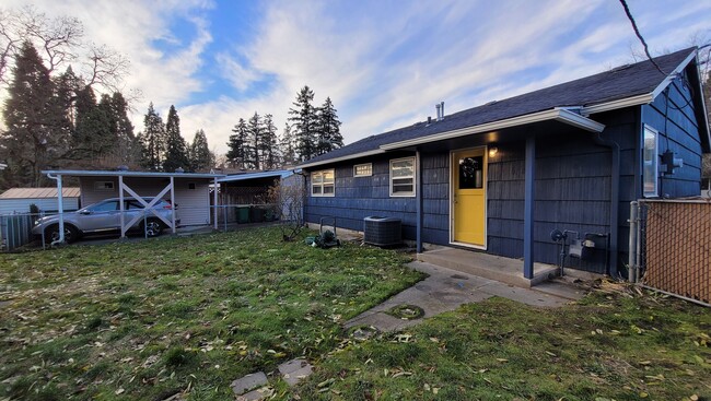 Fully fenced back and front yards - 12670 SW 12th St