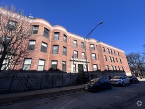 Building Photo - 364 E 59th St