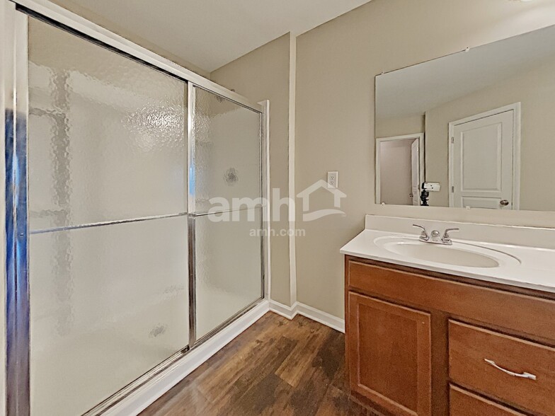 Building Photo - 822 Commerce Trl