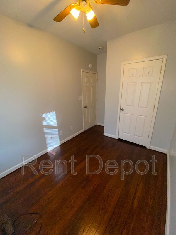 Building Photo - 1328 E Illinois St