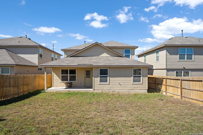 Building Photo - Open Floor Plan 4 Bed/2.5 Bath Home in Alamo Ranch