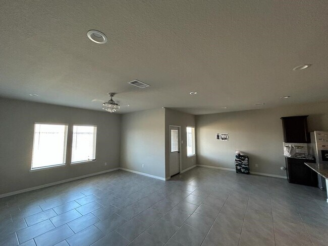 Building Photo - 3207 Sumac Dr