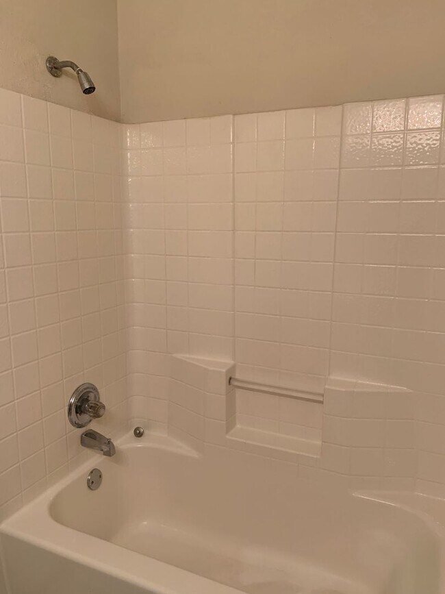 Building Photo - Great Home Fantastic Price!