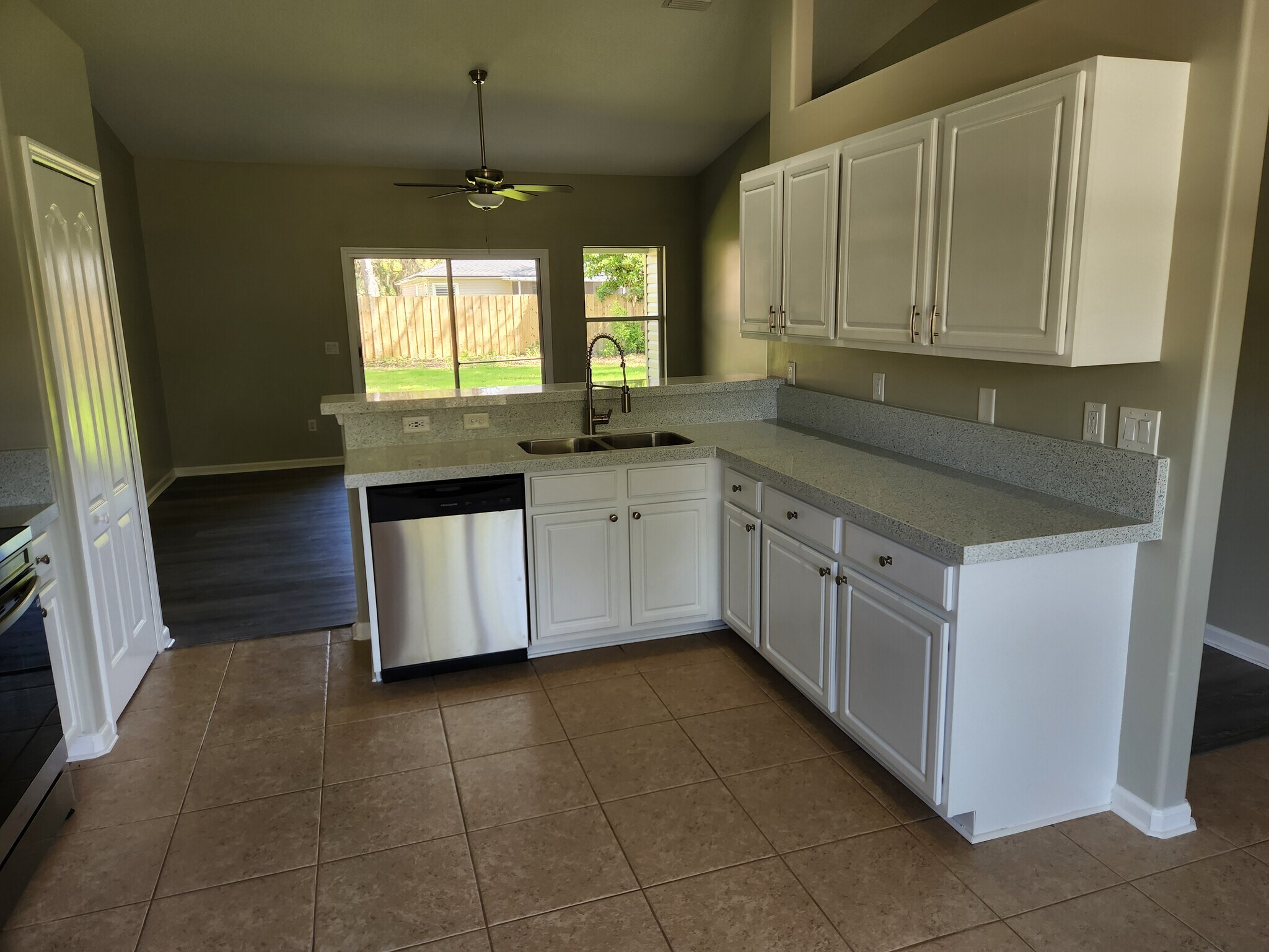 Building Photo - 95180 Twin Oaks Ln