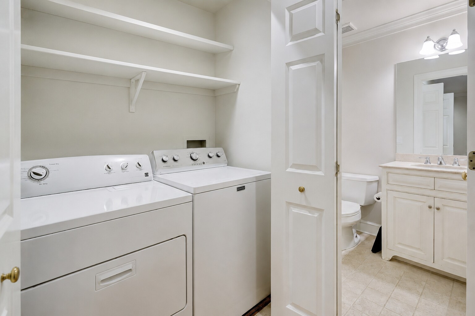 Building Photo - 715 Leister Dr