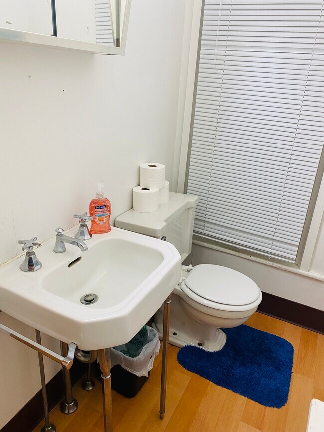 Building Photo - 202 North Ave