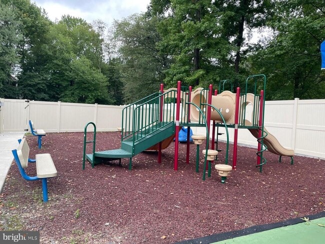 Building Photo - 81 Willow Ct