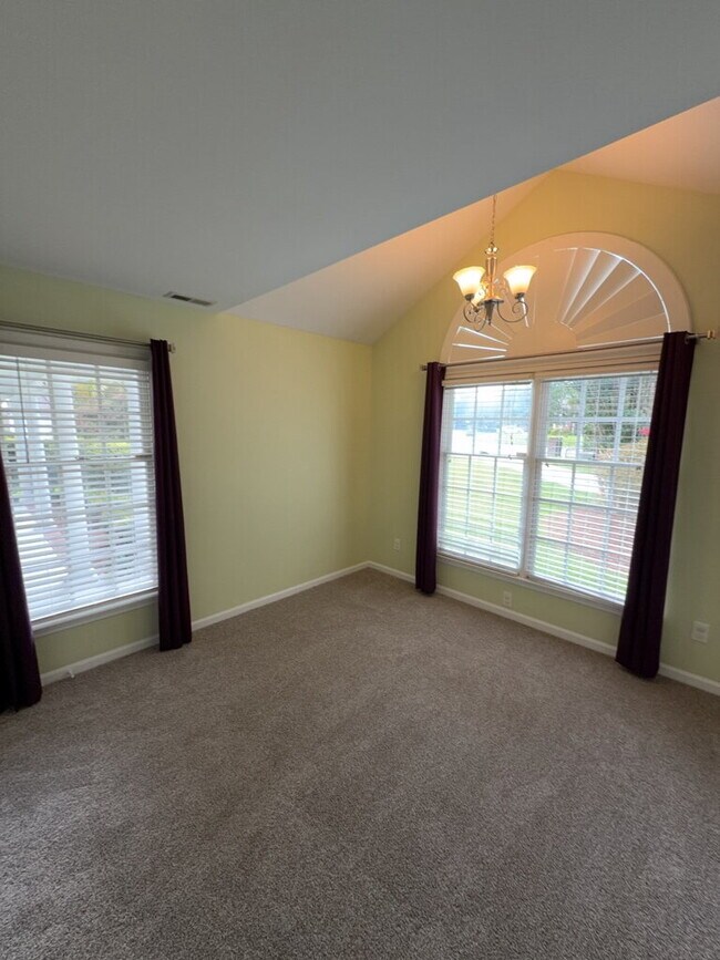 Building Photo - Beautiful 4 Bedroom, 3 Bath Home-211 Bethesda Ct.