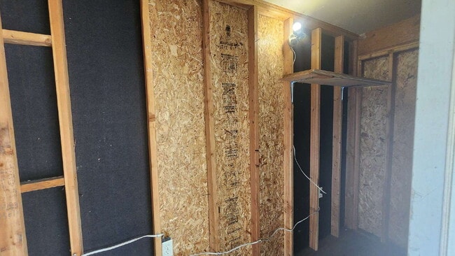 Building Photo - "Charming 2-Bedroom Retreat with modern co...