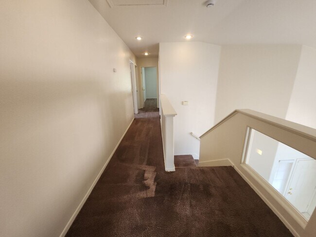 Building Photo - Two story in well established Las Vegas neighborhood