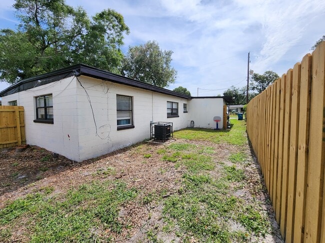 Building Photo - 218 N Lakeland Ave