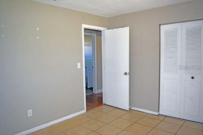 Building Photo - 1002 Cobblestone Dr