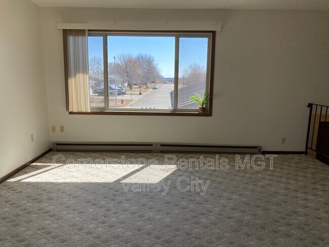 Building Photo - 804 11th St NW