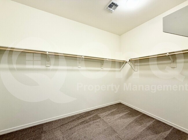 Building Photo - 735 W Derringer Way