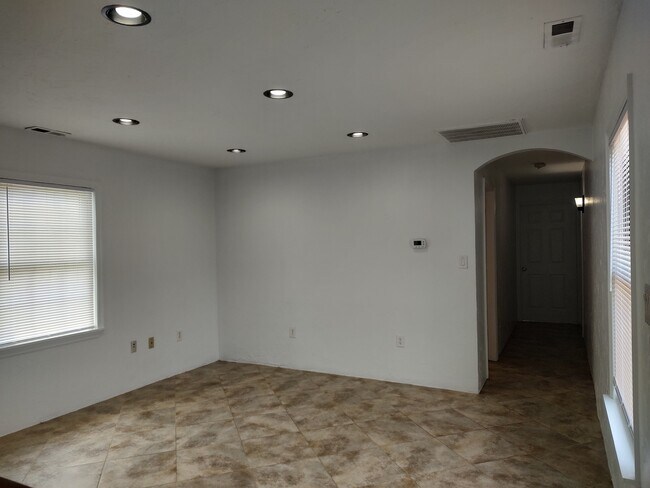 Living area leads to hallway - 4011 Bandy Rd