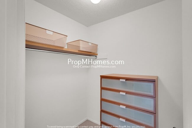 Building Photo - Sleek + Stylish Four Bedroom Escape in Palisades! DEPOSIT SPECIAL