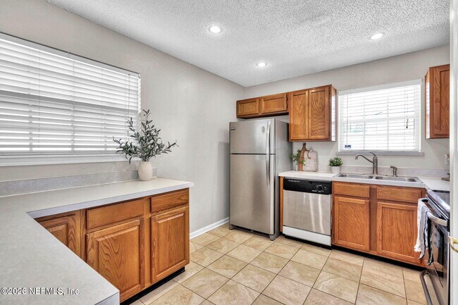 Building Photo - 12967 Canyon Creek Trail S
