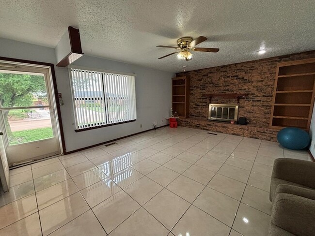 Building Photo - 1417 Matthew Dr