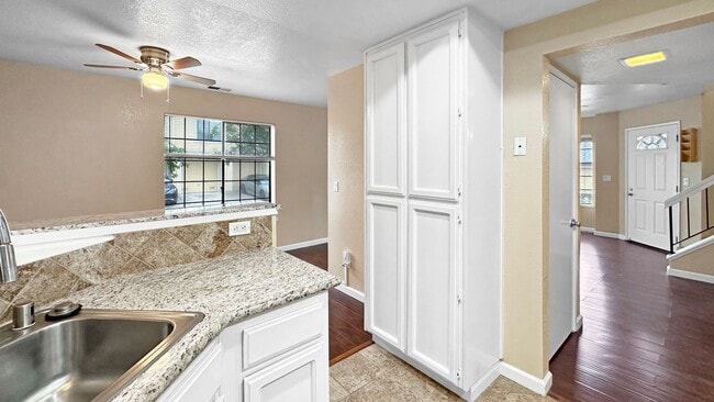 Building Photo - Lovely Upgraded 2-story Townhouse w/ Attached Garage, Guest Bathroom and Fireplace!