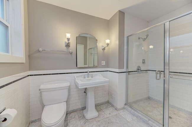 Building Photo - 6833 S Cregier Ave