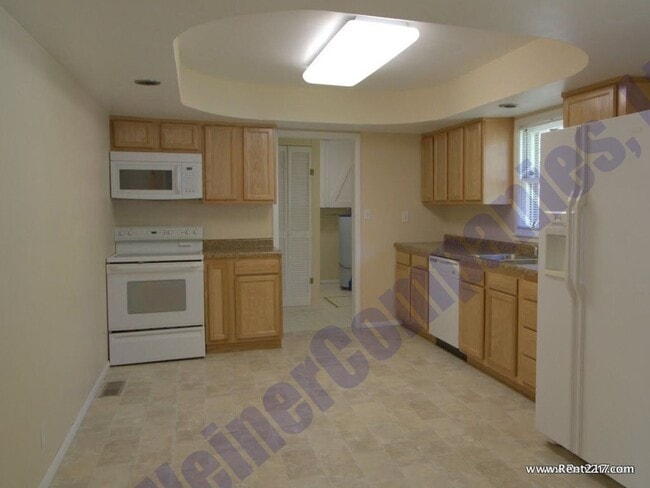 Building Photo - Available June 1st 2026!