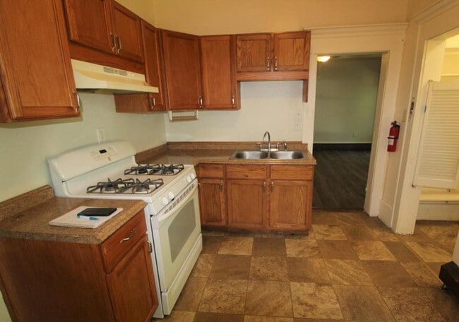 Building Photo - 2127 E Broadway