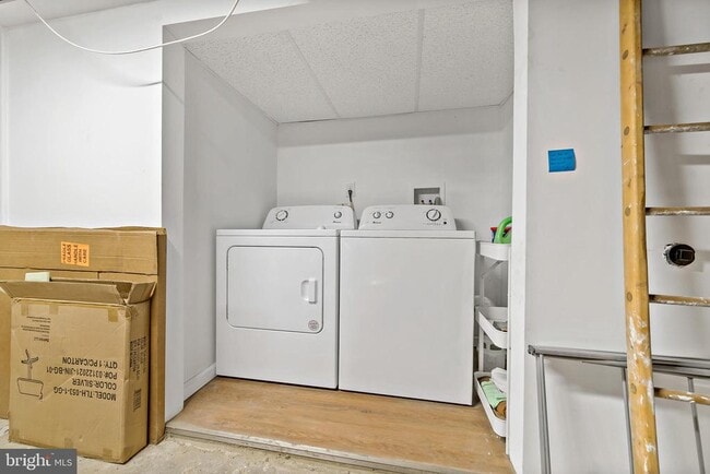 Building Photo - 2400 S Hutchinson St