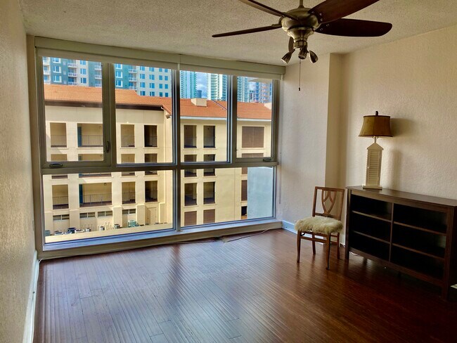 Great city view - 470 3rd St S