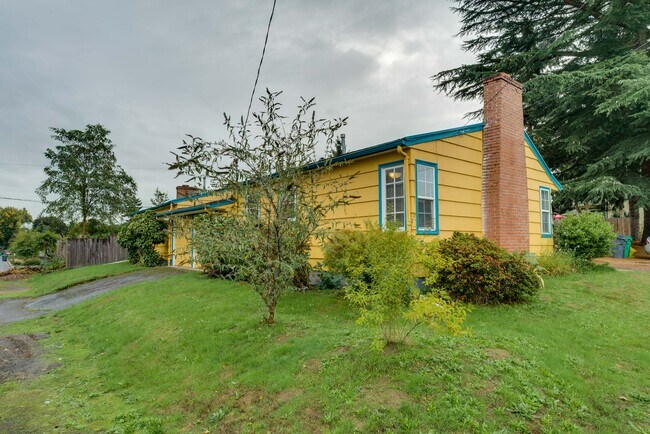 Building Photo - 4650 NE 112th Ave