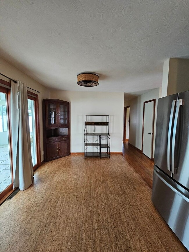 Building Photo - South Shores! 3 Bed, 1.5 bath