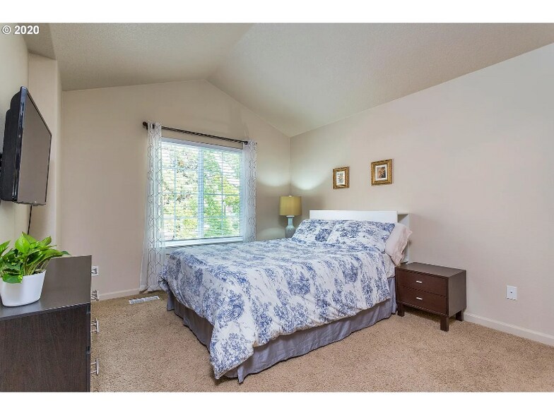 Building Photo - 10528 NE Gateway St