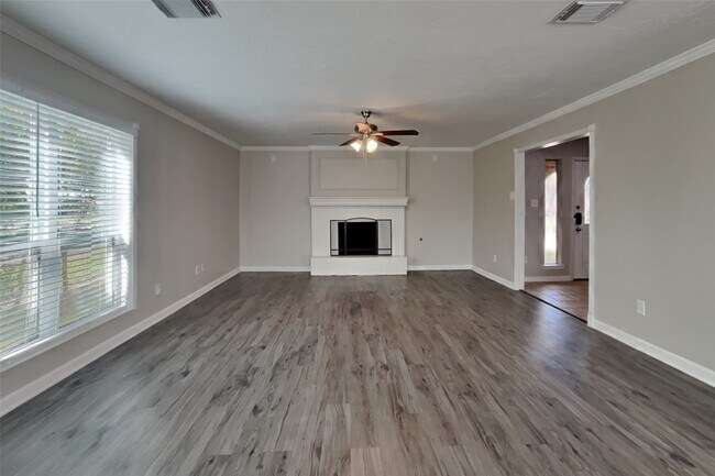 Building Photo - 25402 Elm Creek Dr