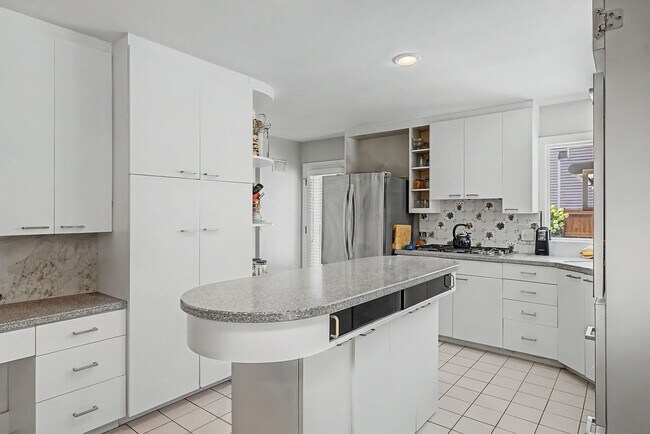 Building Photo - 8311 Juniper Ln