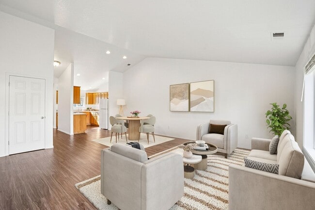 Building Photo - Beautiful 4BR/2BA Single-Level Home in Heart of McMinnville