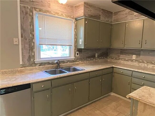 Building Photo - 3 BR/1.5BA | Newly Renovated Single Family Home | 1-Car Covered Parking | Gated backyard