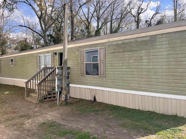 Building Photo - 411 Medford St